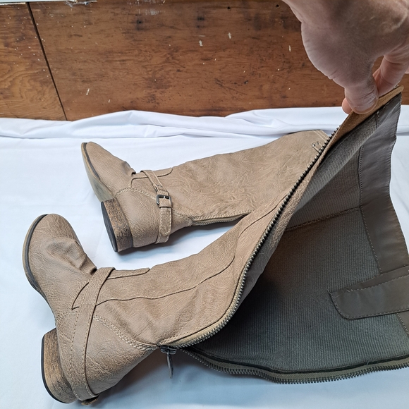 Knee-High BRECKELLES Women's Tan Boots Size 7.5 - Picture 11 of 12